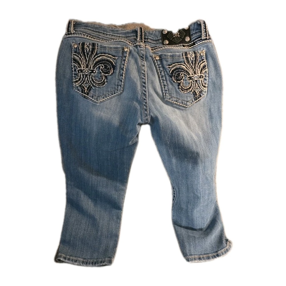 Miss Me Capri Jeans Womens Size 30 Med Blue Distressed Denim (Style JP5182P)